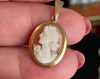 10K gold Cameo Pendant - Vintage Antique Jewelry