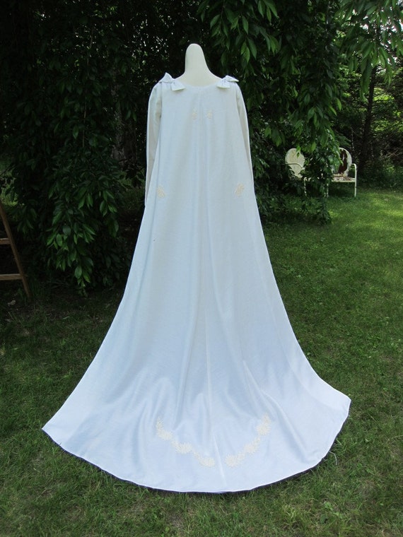 1960s Mod Retro White Wedding Dress Gown