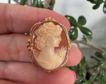 14K gold Cameo Pin Brooch Pendant- Shell Antique - Ornate Frame