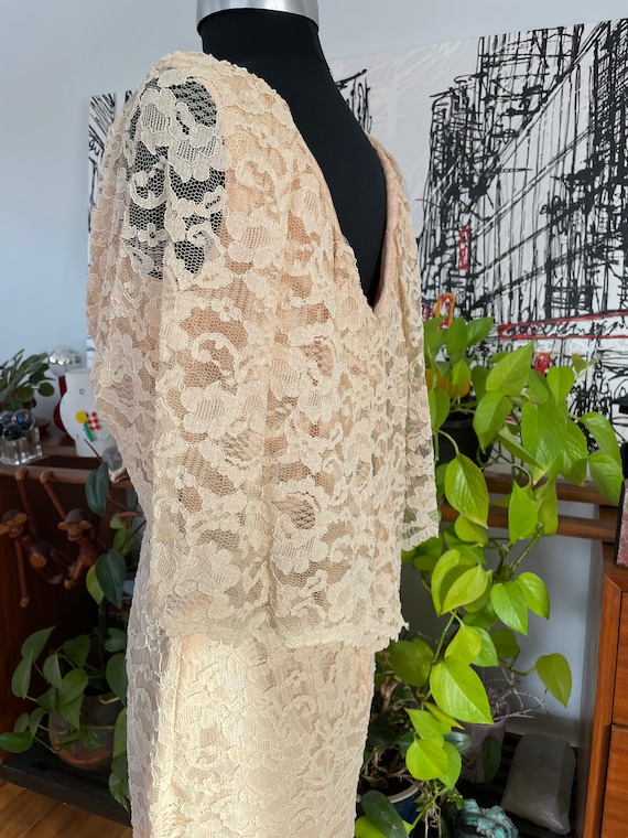 Lilli diamond lace dress Vintage Cream Wiggle Dre… - image 2