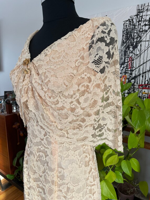 Lilli diamond lace dress Vintage Cream Wiggle Dre… - image 6