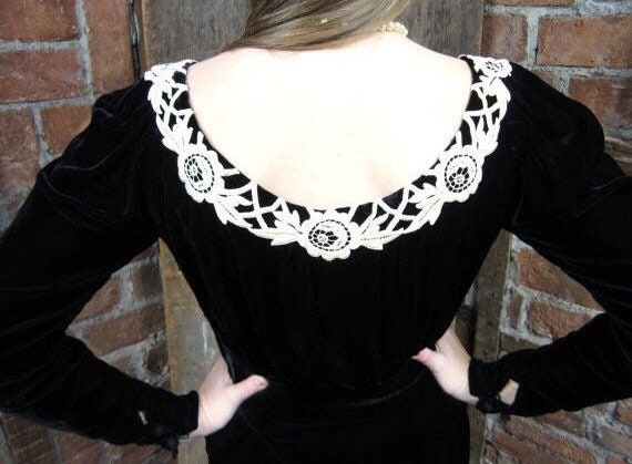 1930s Dress Black Velvet Gown Goth Wedding XS Vin… - image 3