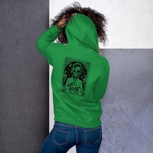 Sudadera con capucha "La Carta de Mamá" - Sudadera con capucha con estampado de esqueleto de tarot - Sudadera divertida para mamás con café - Sudadera con capucha gráfica "Vida de mamá bruja"