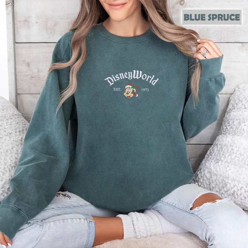 Embroidered Christmas Minnie DisneyWorld Sweatshirt, Minnie Sweatshirt, Disneyworld Est 1971 Christmas Sweatshirt, Disney Sweatshirt