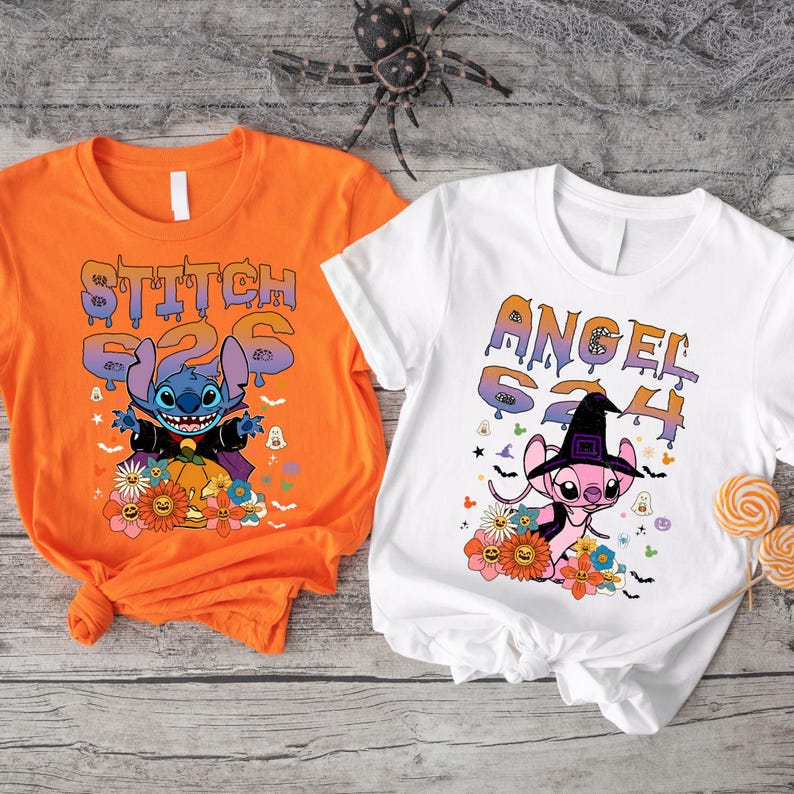 Puede incluir: Dos camisetas de manga corta. Una es naranja con un gr&aacute;fico de Stitch y el texto "Stitch 626". La otra es blanca con un gr&aacute;fico de Angel y el texto "Angel 624". Ambas camisetas tienen dise&ntilde;os tem&aacute;ticos de Halloween.