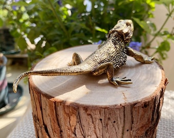 Brass Lizard Figurine with Textured Scales, Vintage Animal Sculpture for Shelf Display