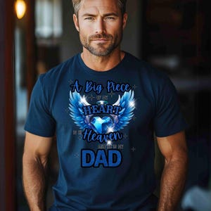 Un gran pedazo de mi corazón está en el cielo, papá PNG / Diseño de sublimación de pérdida de padre conmemorativo / Descarga digital de alas de ángel azul / Arte del recuerdo