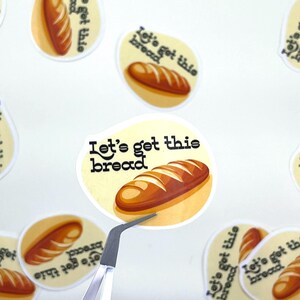 Naklejka Let’s Get This Bread – motywujący cytat, wodoodporny winyl, odporny na zarysowania, trwała naklejka na laptopa, butelkę z wodą, etui na telefon
