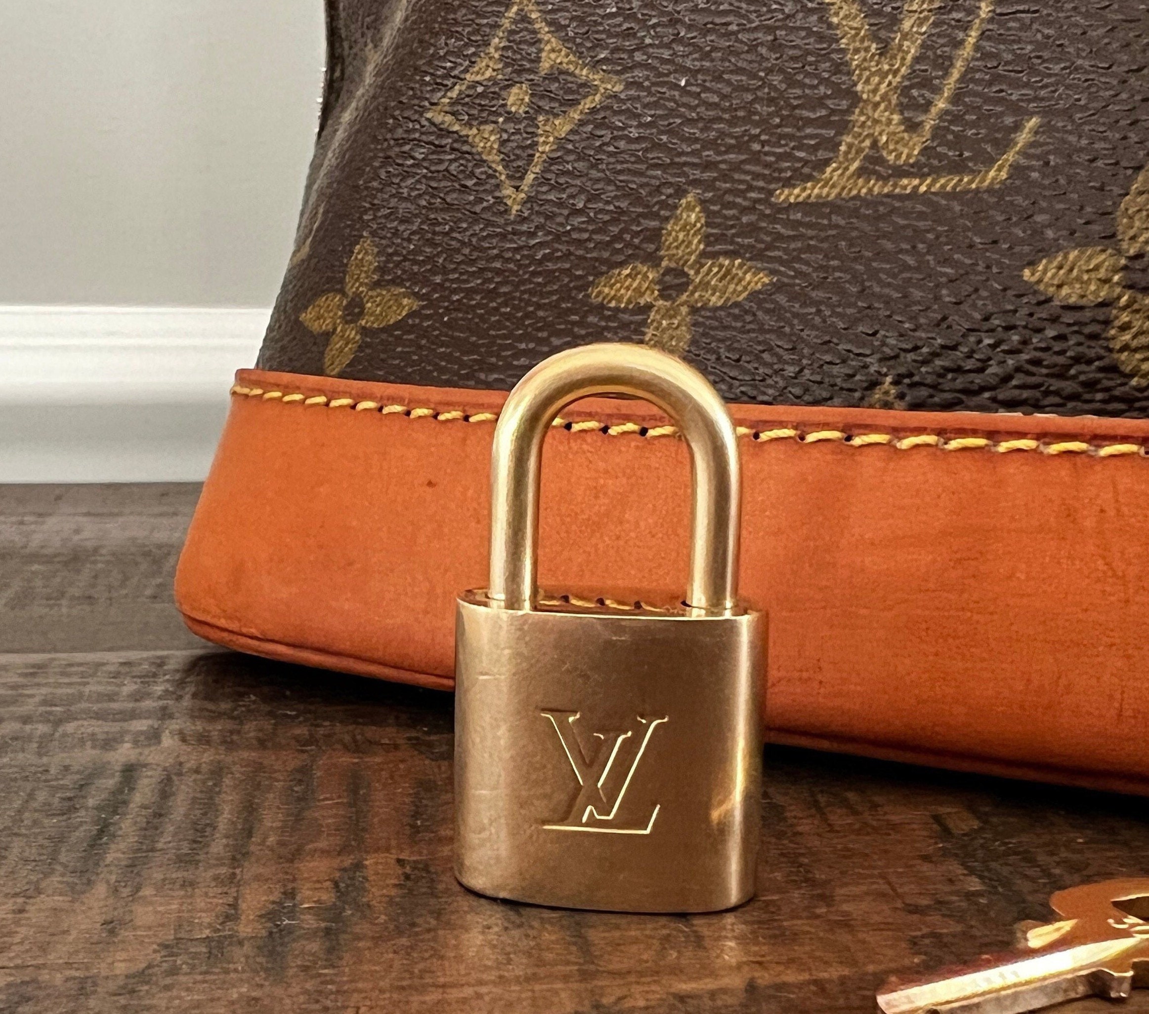 307 #304 Authentic LOUIS VUITTON Lock & NO Key Padlock brass Used  Unpolished LV