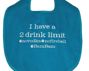 Alcool Adult Bib, Alcool Vodka, Fireball Two Drink Limit, Alcool, Bière, Whisky, Custom Gag Gift Exchange, Personnaliser avec le nom, AGFT 1192