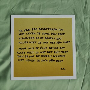 Poesia originale manoscritta 'ACCEPTEREN', stampata su carta fotografica di alta qualità.