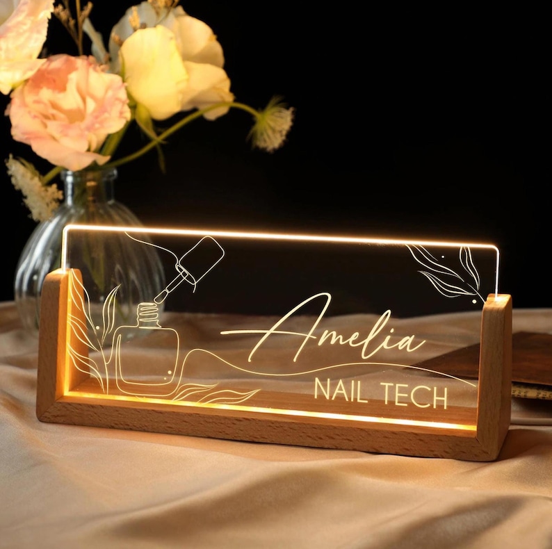 Personalized nail artist desk name plate with custom acrylic design, perfect as a nail tech gift, nail stylist present, or chic salon decoration. A thoughtful and elegant desk name sign for professionals.