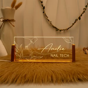 Nail salon desk name plate personalized with name and title, crafted for nail artists and nail ladies. A unique and practical beauty station decoration that doubles as a meaningful professional gift.