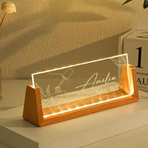 Elegant personalized nail tech desk name sign with modern acrylic design, perfect for nail stylists, salon owners, or beauty professionals. A decorative and practical keepsake for workspaces and salons.