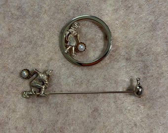 Mid-Century Pair of Male/Female Bowling Brooch and Pin in Gold Tone with Faux Pearl