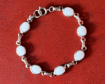 Vintage Silver-Tone Cabochon Link Bracelet with Chalk-White Stones 7.5”
