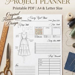 Può includere: Un pianificatore di progetti di cucito digitale in PDF stampabile in formato A4 e lettera. Il documento presenta uno schizzo di un abito a balze, sezioni per campioni di tessuto, note di cucito e misure corporee di busto, vita e fianchi.