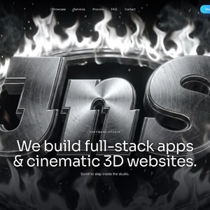 Może przedstawiać: Interfejs cyfrowy z metalicznymi literami JNS i napisem SOFTWARE STUDIO poniżej. Tło przedstawia białe płomienie otaczające litery. Tekst brzmi: We build full-stack apps & cinematic 3D websites.