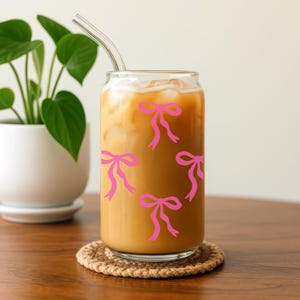 Vaso de vidrio Coquette con sorbos: Pink Ribbon Balletcore Drinkware