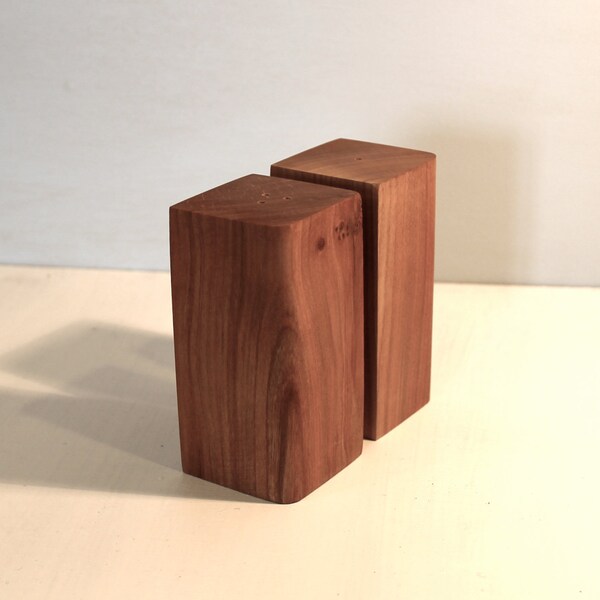 CORNER Salt pepper set.