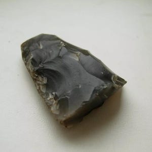 Ancient artifact. Neolithic Stone knife blade. Prehistoric Tool Stone age. A real neolithic stone. 40 mm. RARE