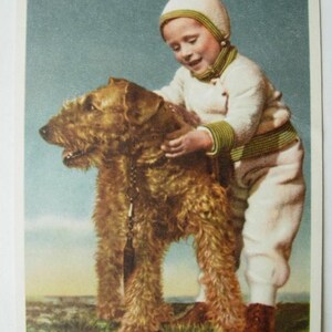 Carte postale européenne vintage « Enfant et chien » des années 1970