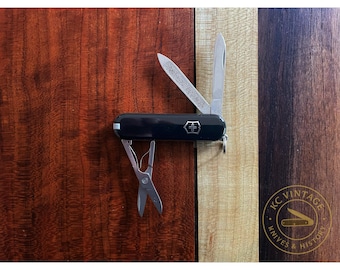 Victorinox Classic SD Swiss Army Knife – Black Cellidor Scales with Box – Circa 1995–2005