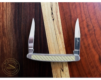 Camillus Yello-Jaket Pocket Knife – USA Made – Carbon Fiber Handle Inlay – Original Wood Case – Circa 2000s