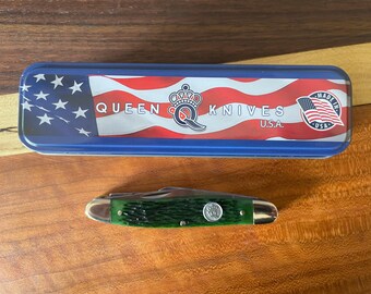 New Queen Cutlery Stockman Knife – Green Jigged Bone | USA Made | 3-Blade Traditional Pocket Knife | Model QGPSB47