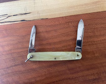 Vintage Wards Pen Knife – Pearloid Handles – Made in USA (1950s–1960s)