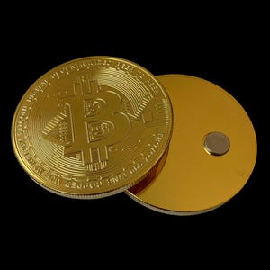 Ímã de Bitcoin de Ouro PESADO - Moeda grande de metal para geladeira, escritório ou exposição de colecionador