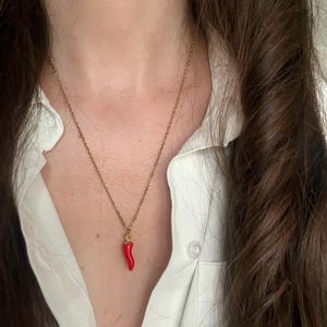 Collier doré porte-bonheur – Charm Piment Rouge – Bijou Talisman tendance en acier inoxydable