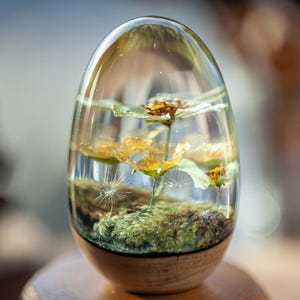Handmade Floral Resin Egg: Wild Daisy & Cosmos Paperweight