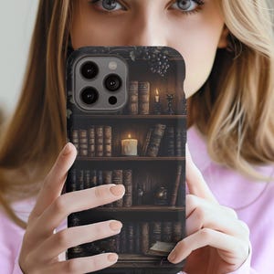Mystiek boek telefoonhoesje, boekenplank, telefoonhoesje, iPhone-hoesje, aangepast telefoonhoesje, stoer hoesje, esthetisch boek telefoonhoesje, modern ontwerp