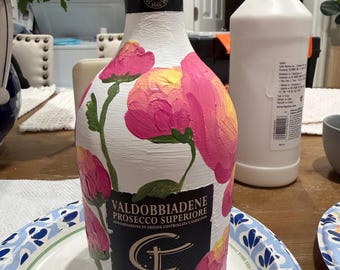 Botella decorativa pintada a mano / Botella personalizada con diseño floral / Regalo de boda, regalo de cumpleaños, botella decorativa, arte artesanal de lujo