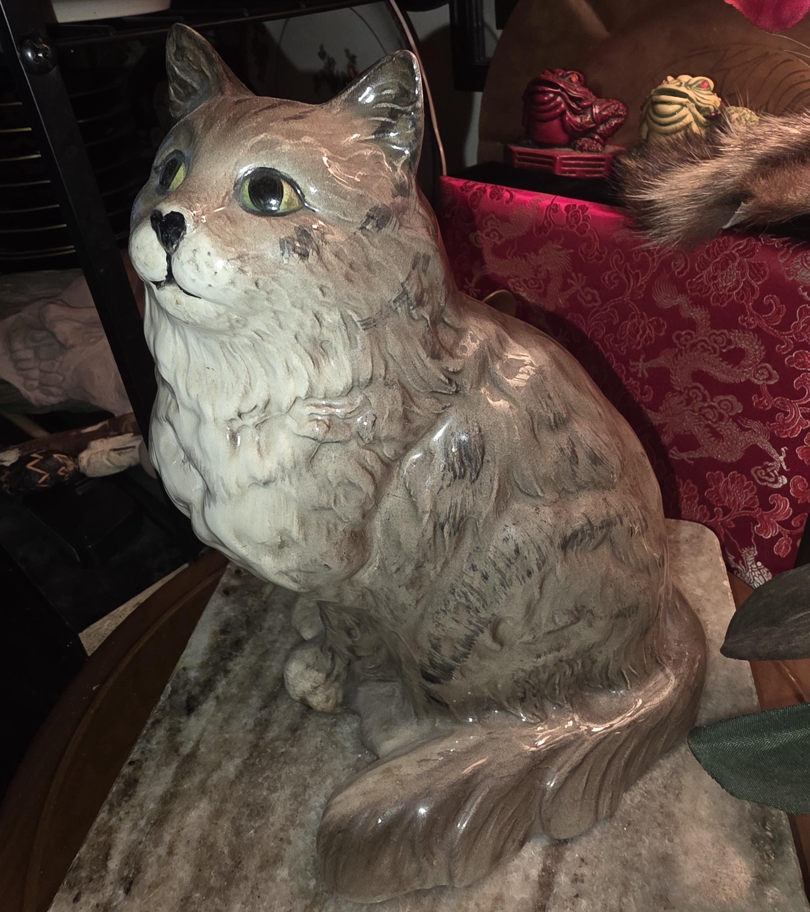ベスウィック社（BESWICK ）のフィギュリン、白猫のアンティーク