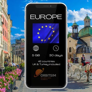 以下が含まれることがあります： ヨーロッパ向けのモバイルデータプランを表示するスマートフォンの画面。このプランには5GBのデータが含まれており、30日間有効です。イギリスとトルコを含む42カ国をカバーしています。画面にはOrbitsimのロゴと「世界中で信頼できるデータ」というテキストも表示されています。