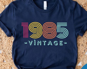 Maglietta per il 40° compleanno, maglietta personalizzata per il compleanno dell'anno, maglietta vintage del 1985, regalo per il 40° compleanno per donna, regalo per il 40° compleanno per uomo, maglietta di compleanno