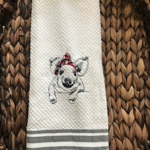 Pig Kitchen Towel, Kitchen Towel with Pig, Farmhouse Kitchen Towel, Pig Lover Kitchen Towel, Housewarming Gift, Pig Towel, Waffle Weave