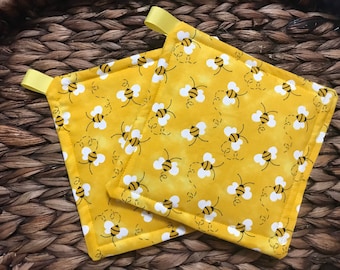 Bee Kitchen Potholder Set- Hot Pads- Kitchen Potholders- Pot Holders- Kitchen Pot Holder Set