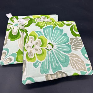 Green Floral Potholder Kitchen Set, Kitchen Potholders, Hot Pads, Handmade Potholder Set, Housewarming Gift, Quilted Potholders, Gifts