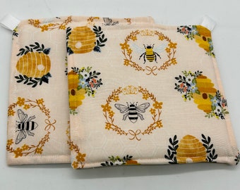 Bee Kitchen Potholder Set- Hot Pads- Kitchen Potholders- Pot Holders- Kitchen Pot Holder Set