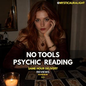 Peut inclure: Une personne aux longs cheveux auburn portant un haut bordeaux à épaules dénudées avec des bordures dorées, un collier et un bracelet. Texte : NO TOOLS PSYCHIC READING, SAME HOUR DELIVERY, REVIEWS, 5.0, @MYSTICAURALIGHT. Cartes et bougie.