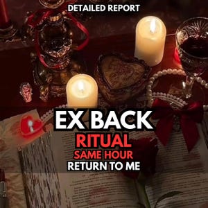以下が含まれることがあります： DETAILED REPORT, EX BACK RITUAL, SAME HOUR, RETURN TO MEという文字が書かれた本、2本の白い柱状のキャンドル、ハート型の箱、赤いバラ、赤いリボン、赤い液体が入ったグラス、小さな棺のチャームが置かれたテーブルの様子。