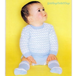 Stickmönster för vintagebebisar i PDF-format • Blå tröja med tegelfärgade blöjskydd, sockor, tossor, flicka, pojke • nyfödd bebis 3,6 månader • 18" 20"