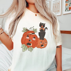 Vintage Black Cat Halloween Shirt, Gift for Her, Unisex Retro Halloween Cat Pumpkins, Comfort Colors T Shirt, Fall Tee Shirt, Cat Lover Tee