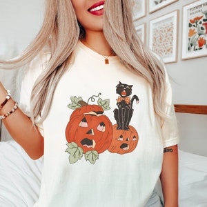 Vintage Black Cat Halloween Shirt, Gift for Her, Unisex Retro Halloween Cat Pumpkins, Comfort Colors T Shirt, Fall Tee Shirt, Cat Lover Tee