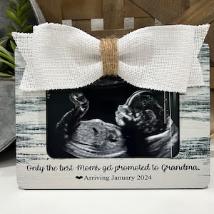 Gift for New Grandma - Only the Best Moms Get Promoted to Grandma Frame | Pregnancy Reveal Baby Announcement Keepsake