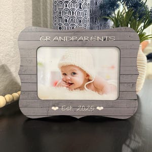 Grandparents EST. 2025 Frame – First-Time Grandparent Gift, Pregnancy Reveal, Baby Announcement, Custom Grandparent Keepsake