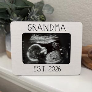 Personalized Grandma EST. 2025 Frame – Ultrasound Photo Frame, Pregnancy Reveal Gift, New Grandma Keepsake, Baby Announcement Gift
